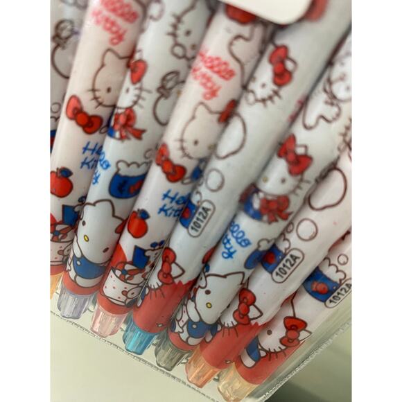 Hello Kitty Crayon Pencils Set - Picture 2 of 2
